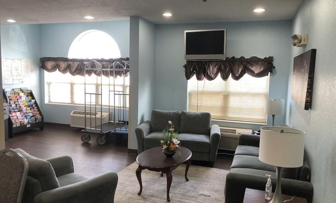 Howard Johnson Inn and Suites Elk Grove Village O'Hare