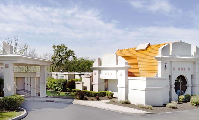 Howard Johnson Inn - Newburgh