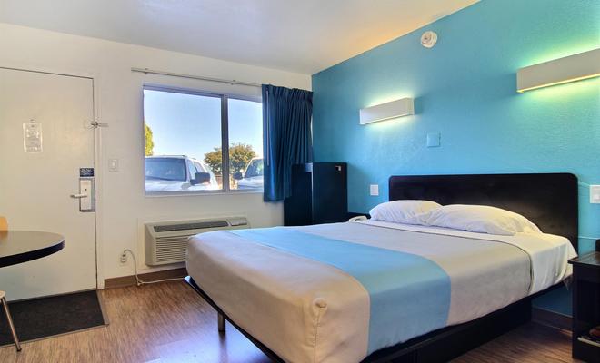 Motel 6 Carlsbad NM