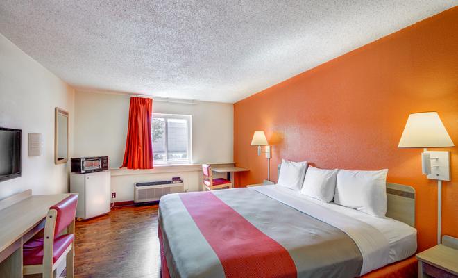 Econo Lodge East