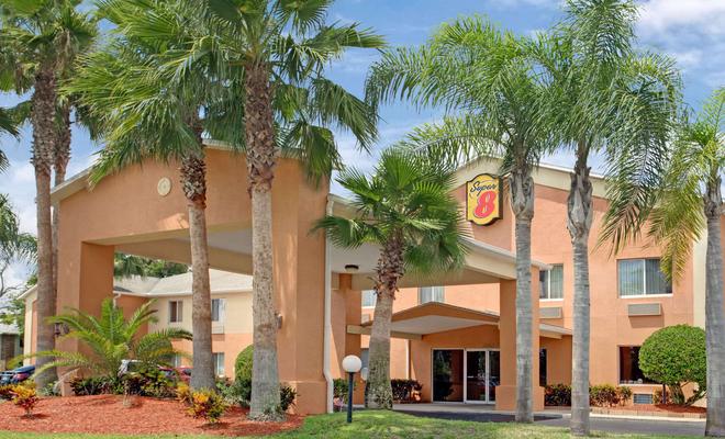 Super 8 Daytona Beach
