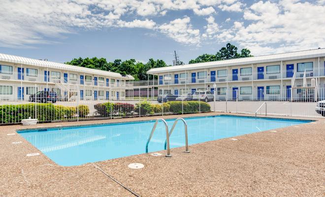Motel 6 Fayetteville AR