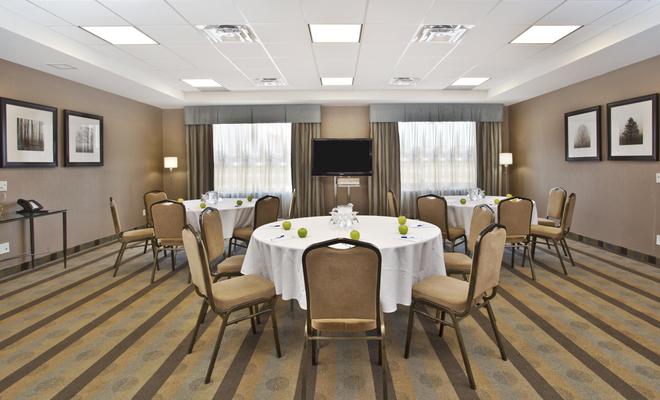 Holiday Inn Express Hotel & Suites Kingston