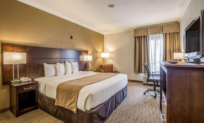 Quality Inn & Suites Yacht Club Basin