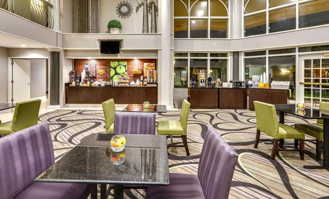 La Quinta Inn & Suites Dallas - Addison Galleria