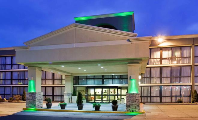 Holiday Inn Kansas City-NE-I-435 North