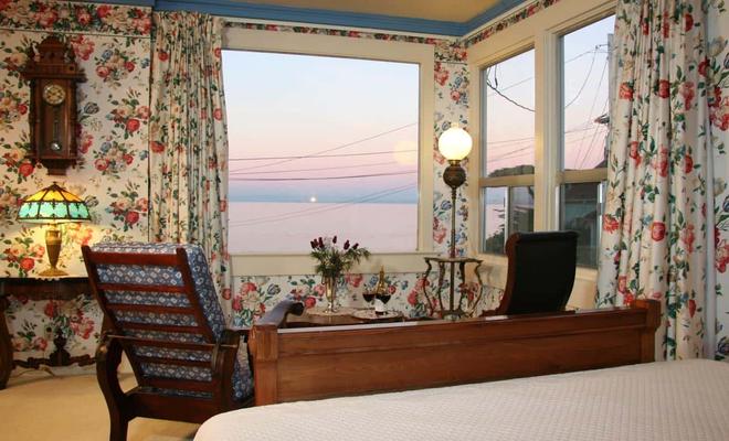 Martine Inn