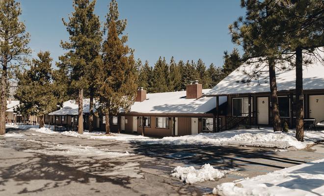 Vintage Lakeside Resort