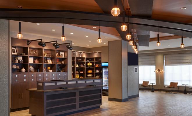 Quality Hotel & Suites Airport East