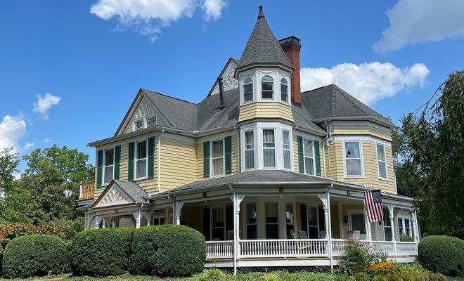 The Oaks Victorian Inn
