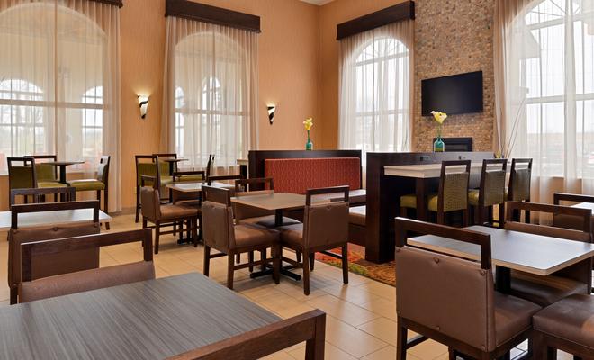 Holiday Inn Express Hotel & Suites Cincinnati-N/Sharonville